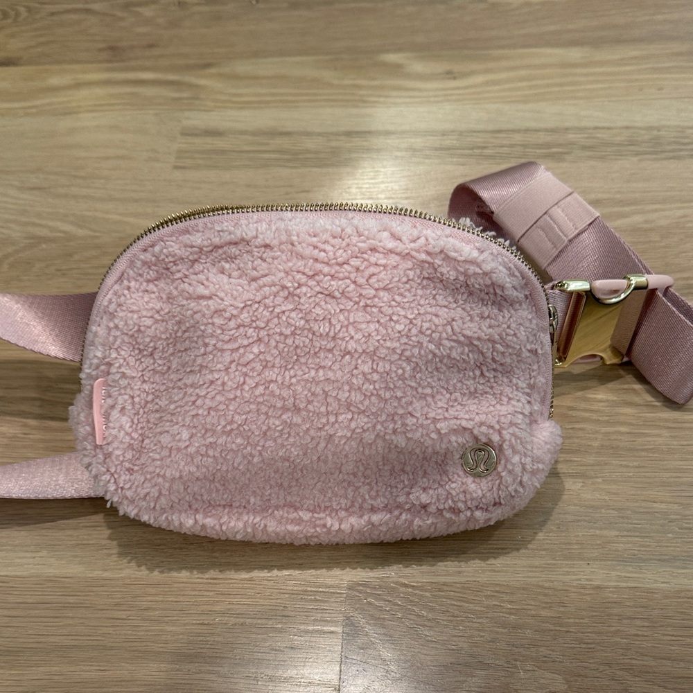 Lululemon Athletica Pink Sherpa Crossbody Bag - Picture 4 of 5
